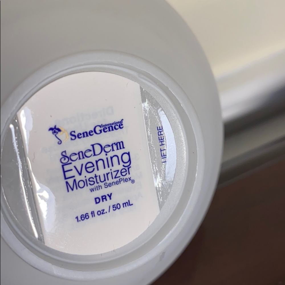 SeneDerm Dry Evening Moisturizer - Picture 2 of 2